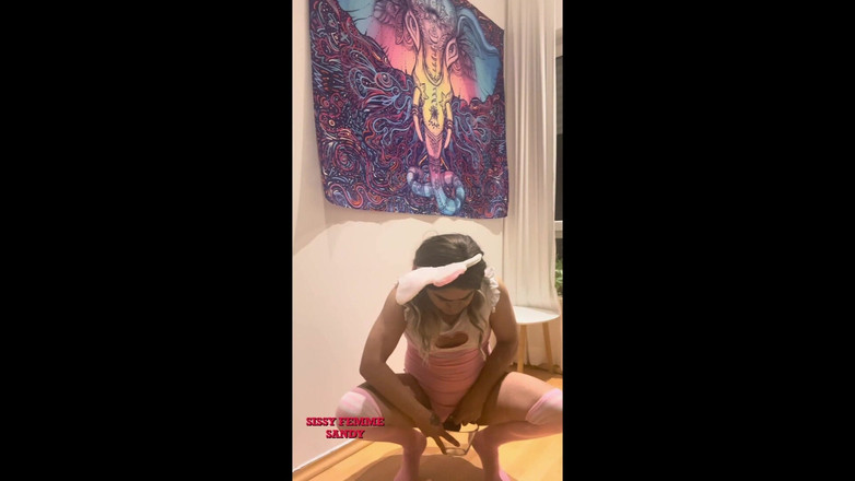 Femme Sandy: Kyskhet Sissy: Kissa i skål &amp; svälja (kanindräkt)