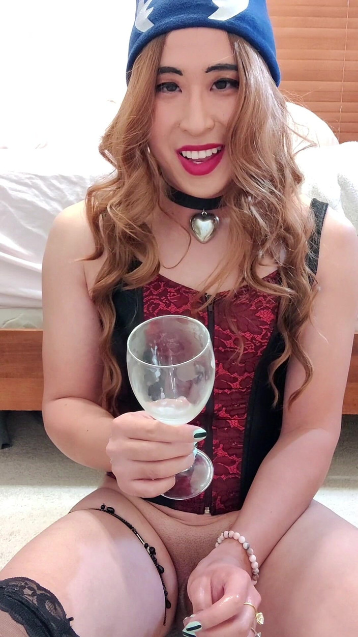 BestGirlBess: Sissy děvka Bess hrany její klitoris, než snědla své dávky