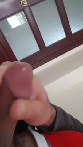 Horny Inn: Turkish Stepdaddy masturbate