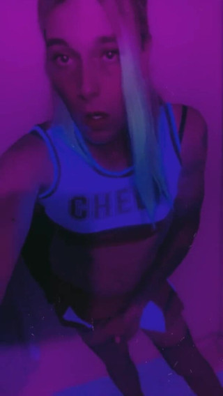 CarmenMelatonin: Fată sexy la petrecerea majoretelor