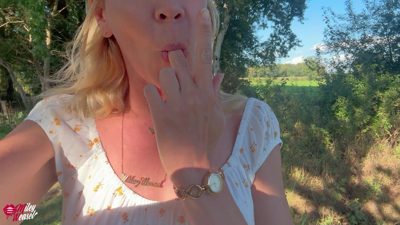 Miley Weasel: Kurwa... oczywiście to mi się powtarza! Dziwny facet pieprzy mnie...