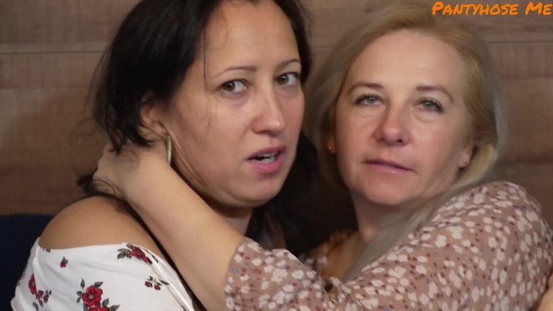 Pantyhose me porn videos: Cornudo mira esposa madura con otra mujer