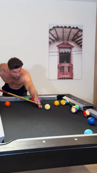 Poolspel eindigt in een heet neukje met een grote Latina - Devil Khloe
