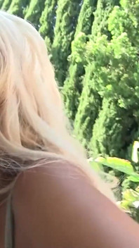 Si blonde seksi dipancut dalam dubur