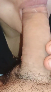 Üvey babasının penisini boş yumurta emiyorum