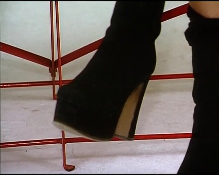 Deutsche Madchen: 来自德国的优雅宝贝脱下了她完美的衣服，但内衣留下来了