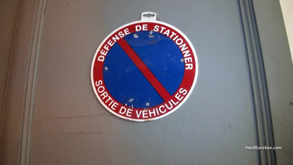 Hard Euro sex: Anal z czarną laską na parkingu