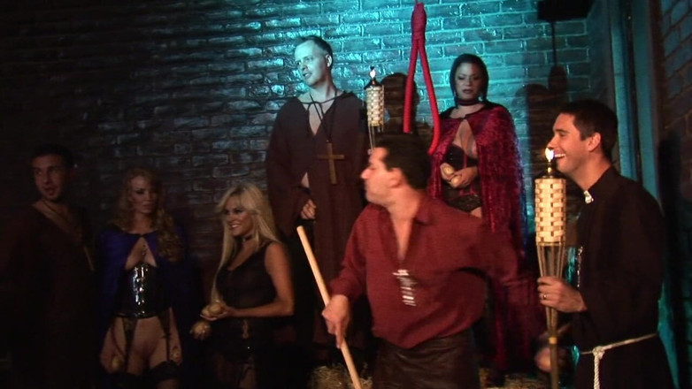 Im Bored lets Orgy: Casa misterioasă este prea perfectă pentru ritualul sexului în grup