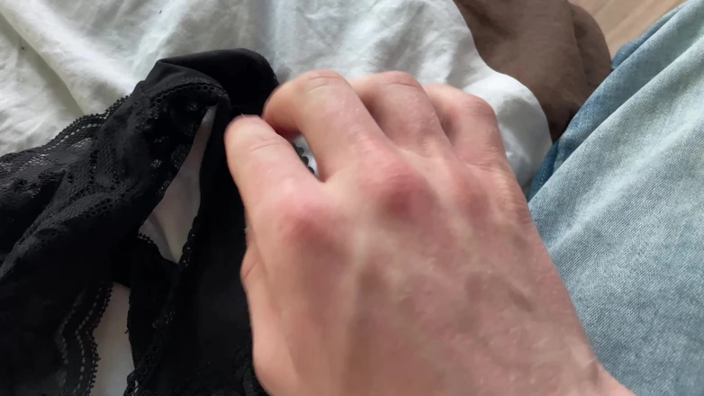 Simonnis: A Secret Gift, Full of Desire-used Panties From My Friend