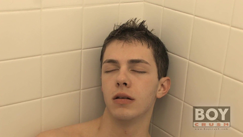 Boy Crush: Keith si fa una doccia