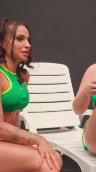 Flora Favaretto, Bombasse Pulpeuse, Fait Du Dirty Talk