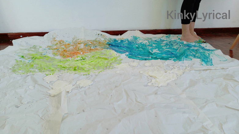 Kinky Lyrical: Nožní umění - malování nohama