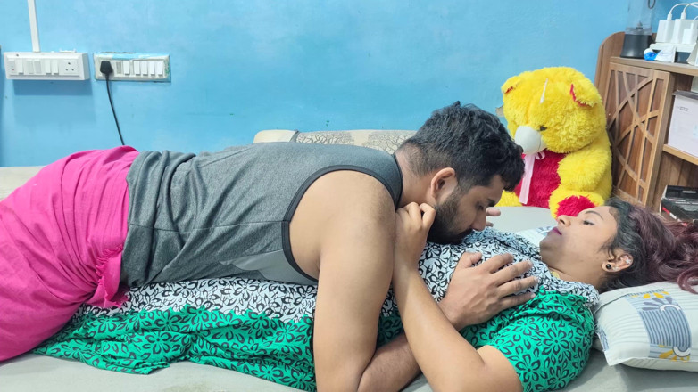 Vaigavarun Feet romance: Bini Mallu Menggesel Pepek Dan Bercium Dengan Tetek Dan Bercium...