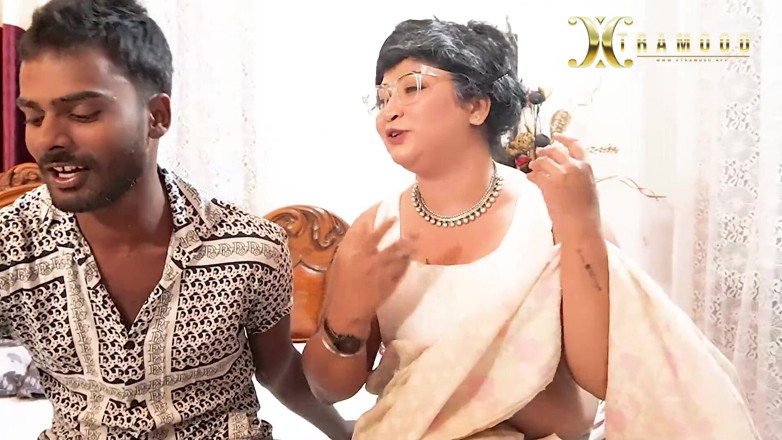 Xtramood: Nenek tua yang seksi