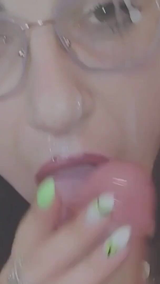 SqueakyOverlap83: A Compilation of Facials and Cum-in-mouth Shots.