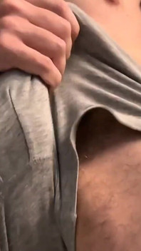 Bărbat care vorbește murdar în timp ce ejaculează în lenjerie intimă - orgasm solo cu gemete puternice