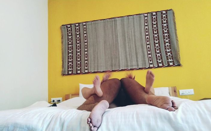 Bolly Karma: Perra tetona con gran polla negra follando