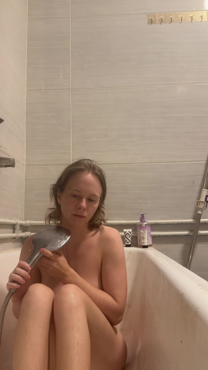 SweetLucy96: Maukah Anda ikut dengan saya di bak mandi?