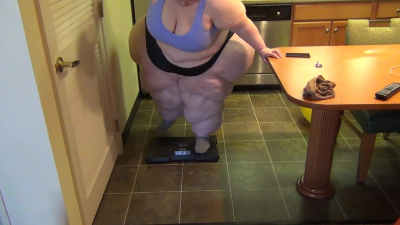 Full Weight Productions: SSBBW Bobbi Jo의 실패한 짓밟기 및 소파 스쿼시