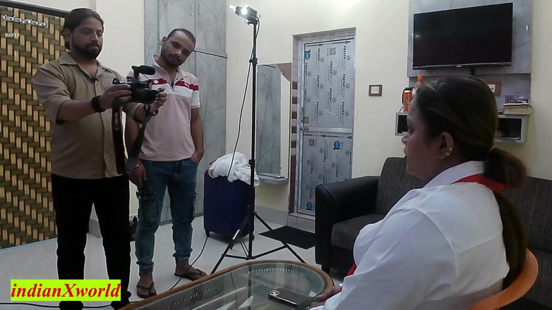 Indian Xshot: Người Dẫn Chương Trình Truyền Hình Xinh Đẹp Lần Đầu Tiên Làm...