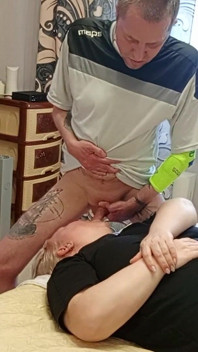 Aku ngocok kontolku dan ngentot memek tetanggaku sampai crot di mulutnya