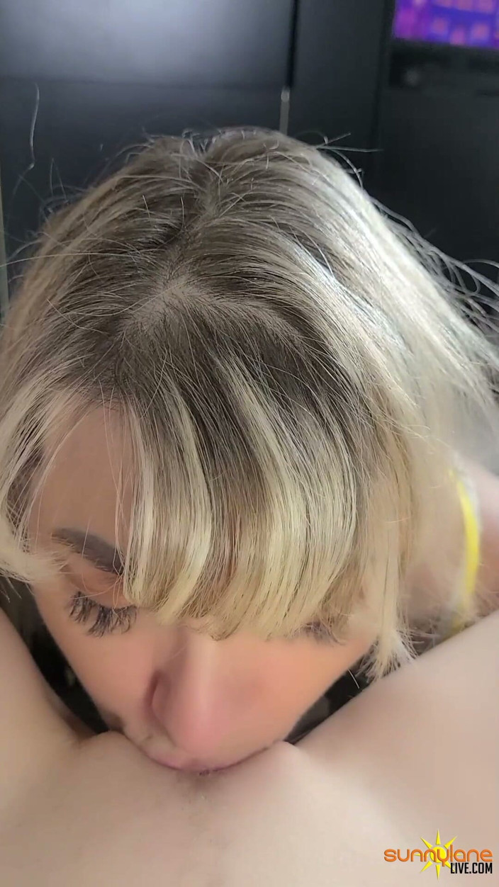 Sunny Lane: Sunny Lane Gets Eaten Out by Vicky Vette at Photoshoot