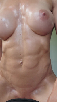 Naolejovaná fitness bohyně