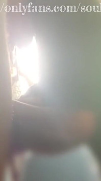 Musel si pospíšit a dostat jeho sperma, než někdo vejde dovnitř
