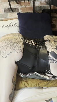 Gigi orgasme tanpa henti di kepalan tangan majikan