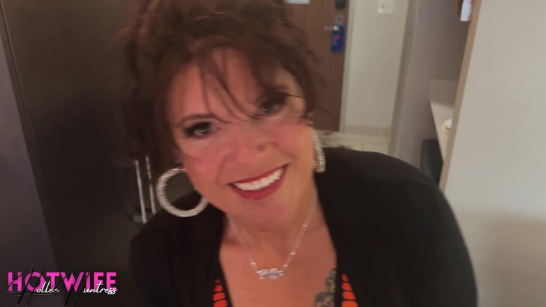 HolleeHuntress: Good Girl Hollee Huntress Gets on Her Knees for BBC