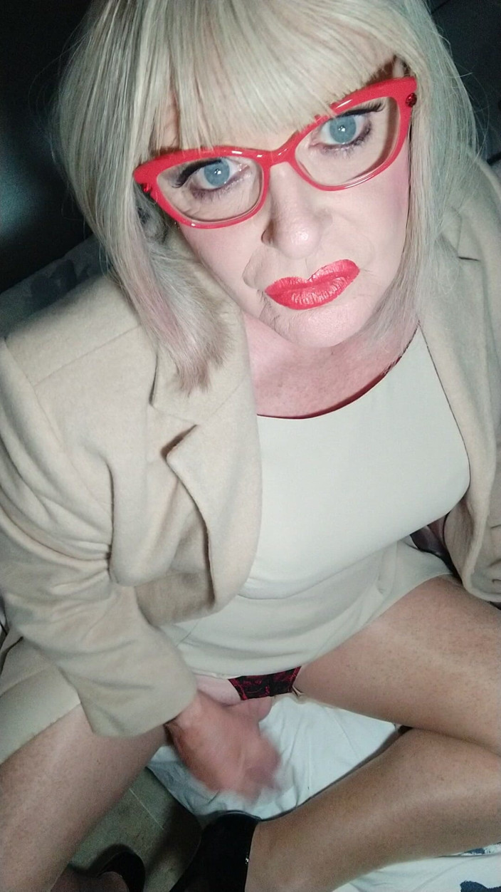 Emma Browne: Secretária