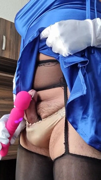Masturbation sans mains jusqu’à éjaculer mon lait sissy dans ma robe en satin bleu et ma lingerie en nylon
