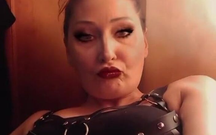 Dominatrix Redsonyja: Тік-Токові соки, я збираюся спати, і бачу, як ти живеш для раннього дрочки. Хто більше мене догодить? Частина 4