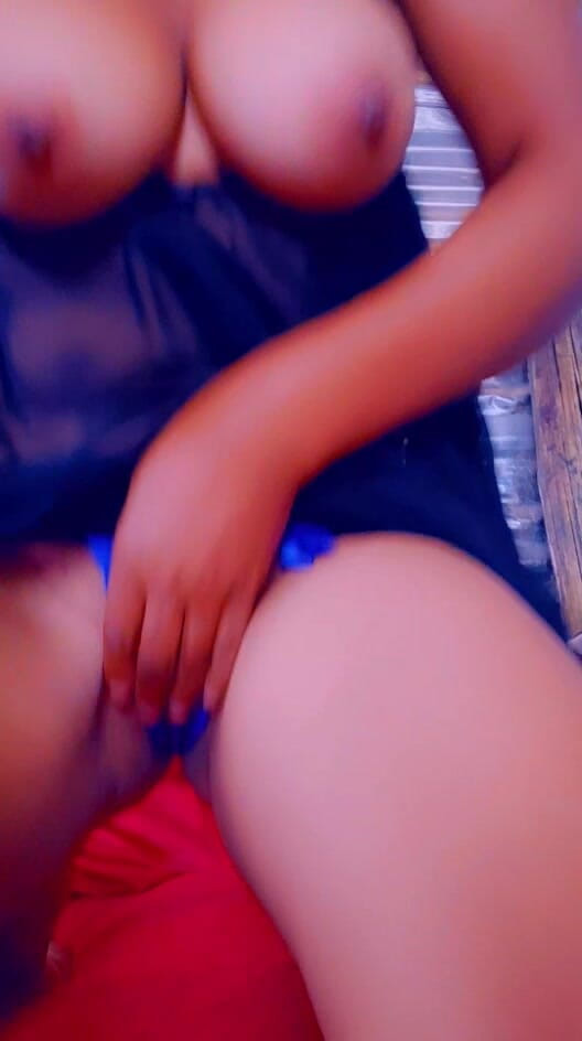 Cakelicious: Provocante giocando davanti alla cam