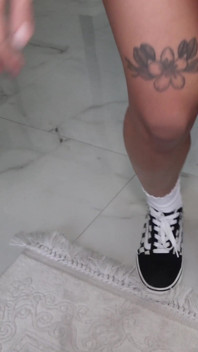 Tati, am un doi... Nu-i spune mamei tale și o las să mă fută în fundul de virgină și să ejaculeze în gura mea!