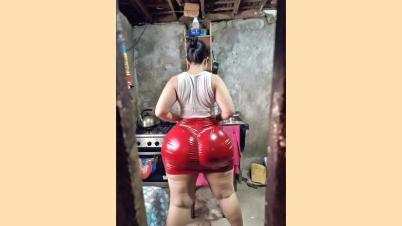 Xprohibidox1: Mông to lắc lư với váy đỏ