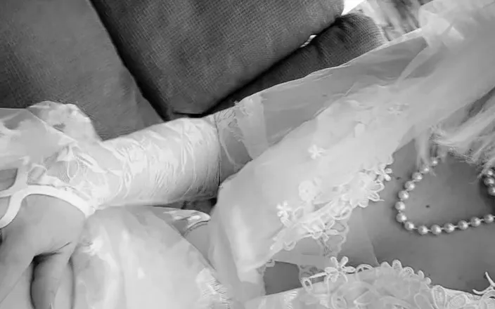 Sofy13: Married Woman Sheet and Slut