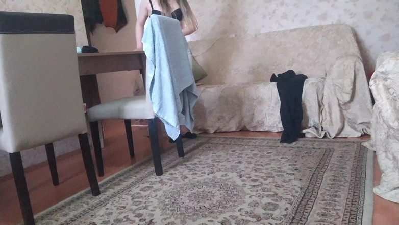 Teen and Milf Female Sex: Моя подруга приходит во мою спальню, и мы трахаемся