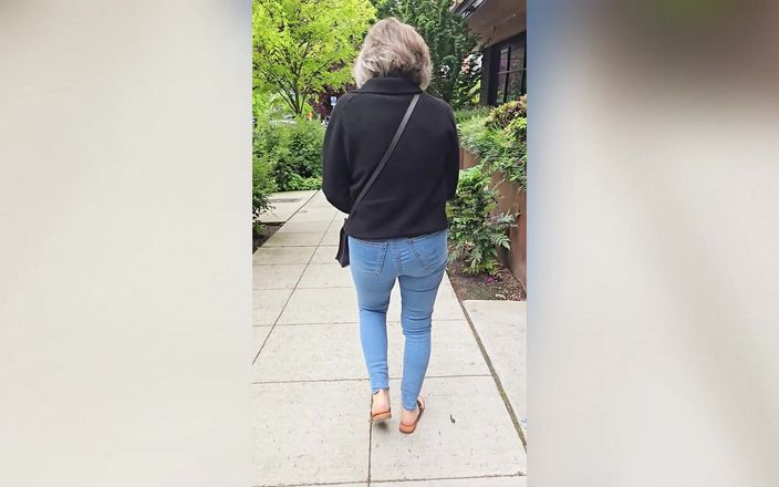 MarieRocks: Nicht nackt, mit ein bisschen blankziehen