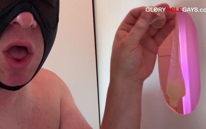 GLORYHOLEGAYS: Sveltina al gloryhole - il ragazzo dell'ufficio tradisce sua moglie durante...