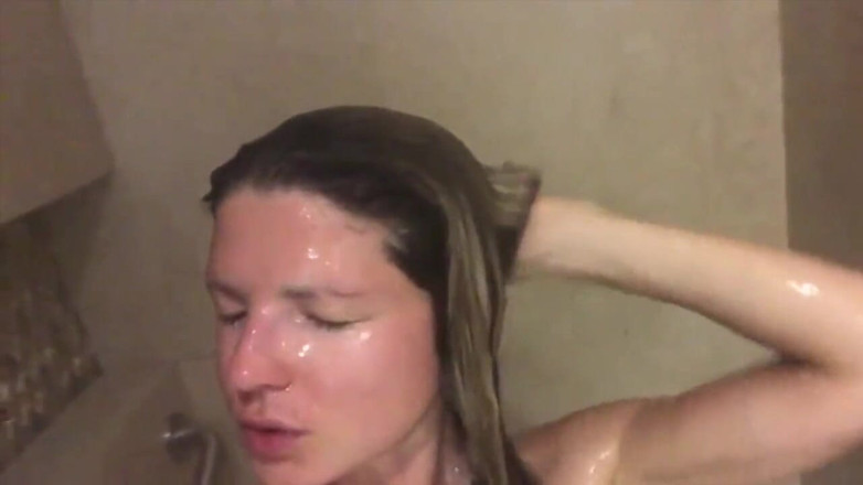Gina Gerson: プッシーシェービングソロ
