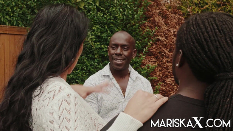 Mariska x: MARISKAX Texas Patti начинили двумя большими черными членами