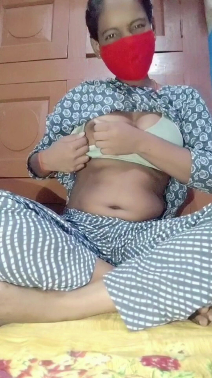 Anuttar: desi premika bari choot bahut teji se chod rahi hai