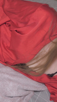 Suami saya seorang cuckold, tonton saya menghisap zakarnya, dia meniduri saya dan merangkap di dalam vagina saya