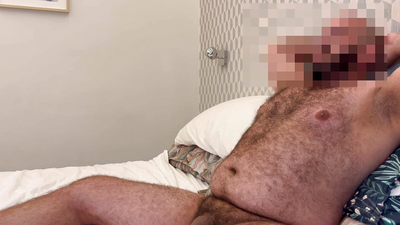 FurryCubster: Memamerkan pantat bahenolnya yang belum disunat sampai perutnya dicrot sperma...