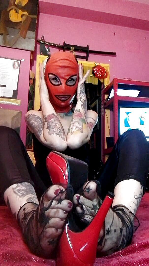 Miss Wagon Vegan Fetish: Miss Wagon Vegan - fetischgummi maskerat