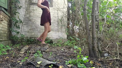 SexyAnka: Groovy orta yaşlı seksi kadın doğada işiyor. Rusça edepsiz konuşma