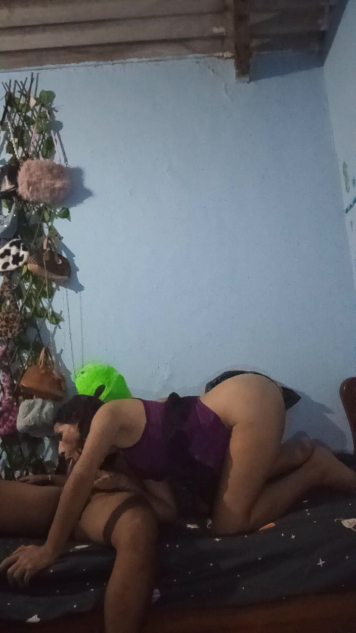 Femboy from Colombia: あの義理の兄弟との豊かな出会い