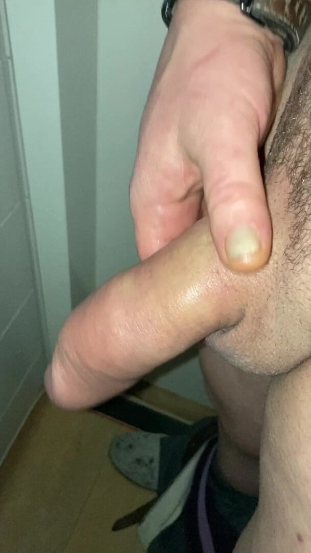 Foreskinguy: Uzun, pompalanmış şişkin sünneti yarak ve boşalma