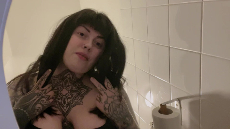 Miss Valentina: Inodoro de la madrastra